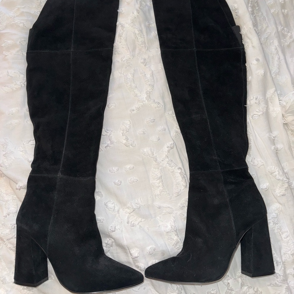 Trendy and Cute Knee High Black Suede Leather Boots-Like New